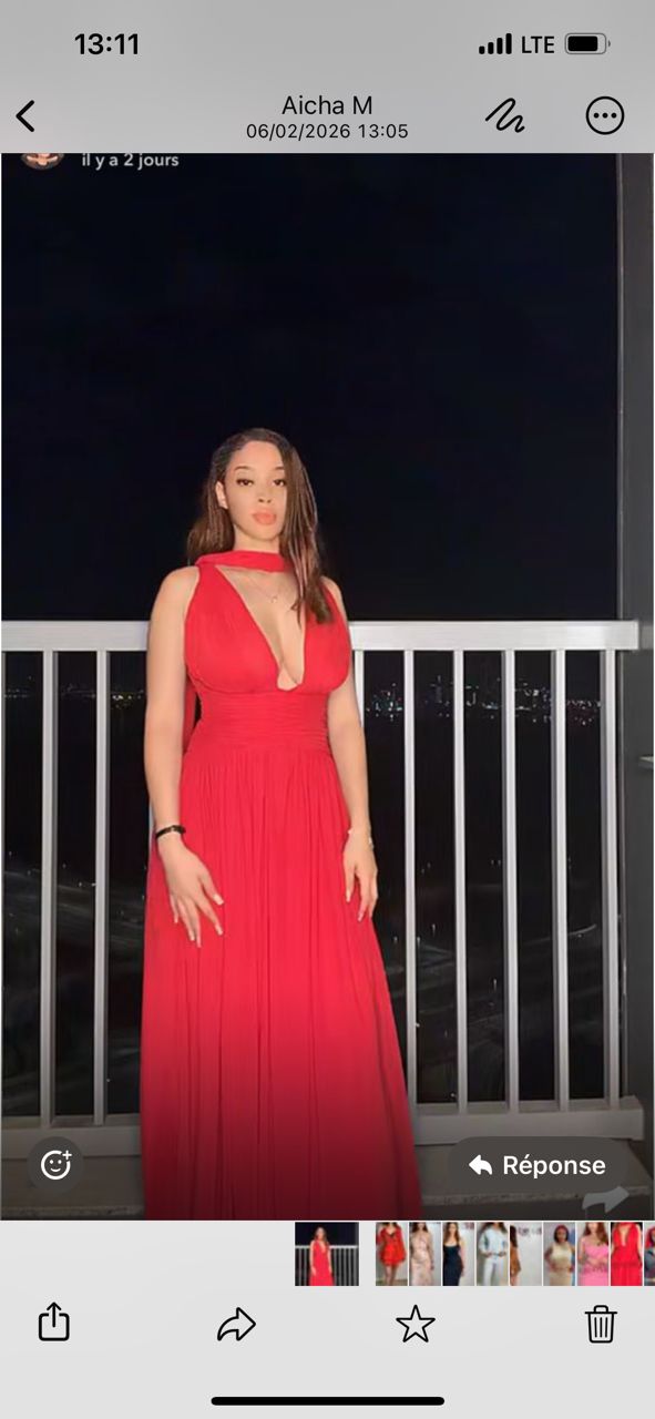 robe rouge decoltee